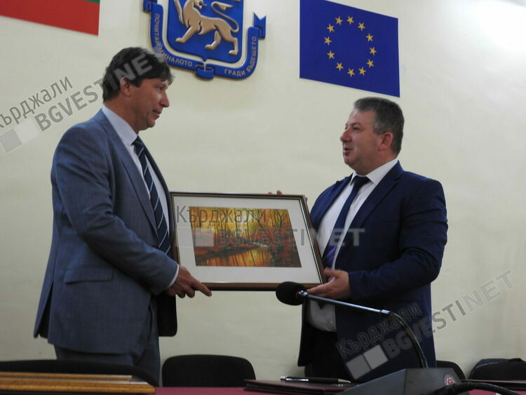 Знакова крачка в приятелството с Република Северна Македония, общините Кърджали и Струмица се побратимиха