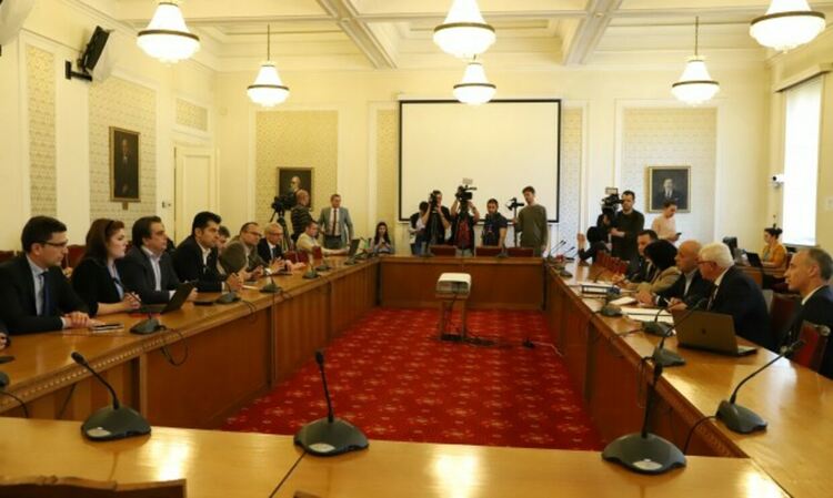 ГЕРБ и "Продължаваме промяната- Демократична България" в синхрон за бюджетния дефицит