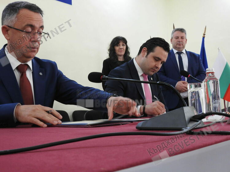 Знакова крачка в приятелството с Република Северна Македония, общините Кърджали и Струмица се побратимиха