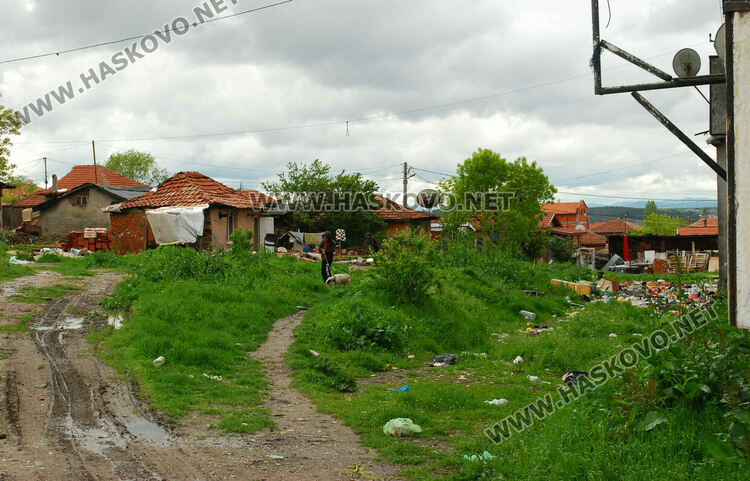 Жителите от бл.42 в Хасково отново се жалват от течове