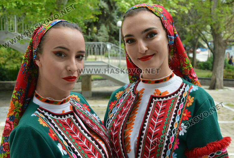 С народни танци започна Фестивалът на камерния танц в Хасково 