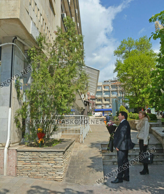 Поднесоха цветя в памет на загиналите при трудови злополуки в Хасково