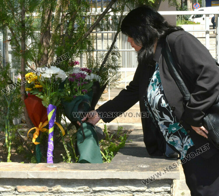 Поднесоха цветя в памет на загиналите при трудови злополуки в Хасково