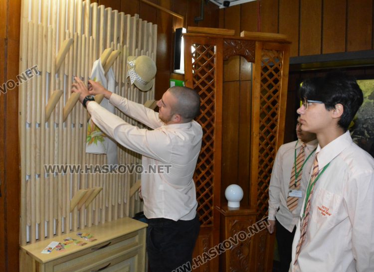 Нови технологии в производството на мебели и много стил показаха ученици в Националното състезание в Хасково