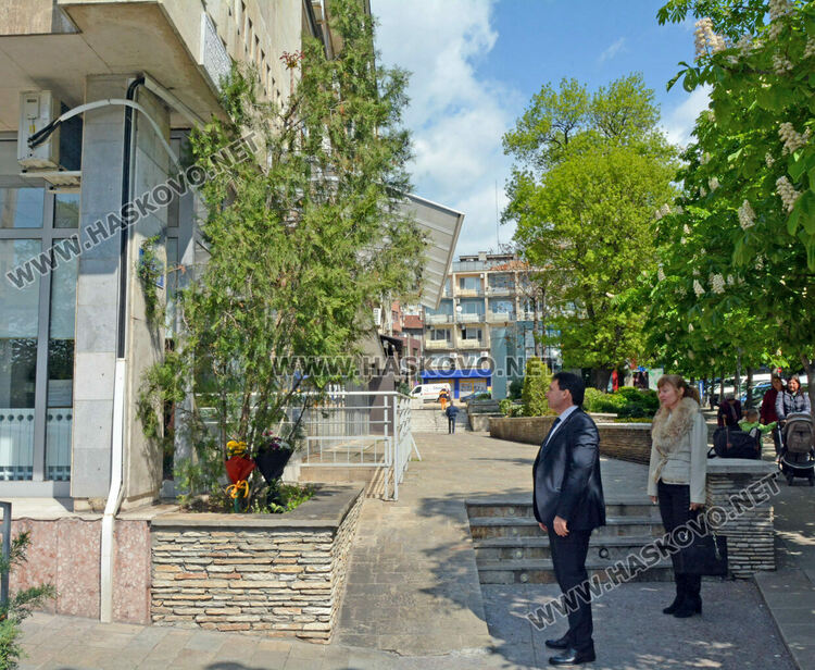 Поднесоха цветя в памет на загиналите при трудови злополуки в Хасково