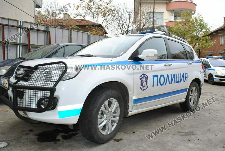 Задържаха мъж за кражба от автомобили в автосервиз