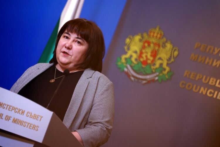 Дефицит от 3% от БВП не е възможен без приходни мерки, обяви Росица Велкова