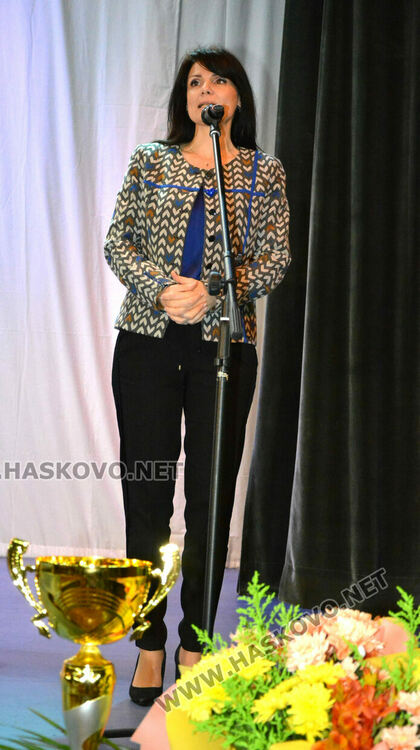 С народни танци започна Фестивалът на камерния танц в Хасково 