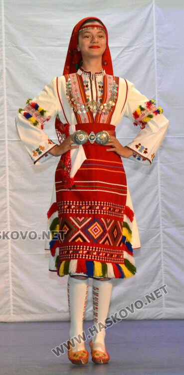 С народни танци започна Фестивалът на камерния танц в Хасково 