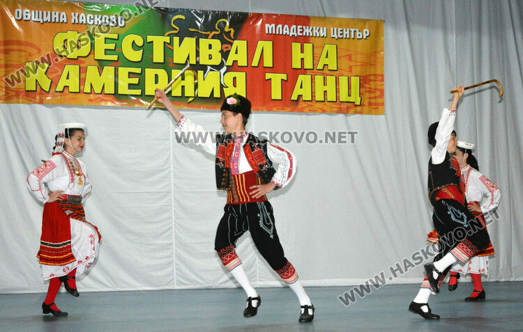 С народни танци започна Фестивалът на камерния танц в Хасково 