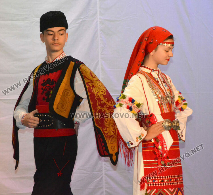 С народни танци започна Фестивалът на камерния танц в Хасково 