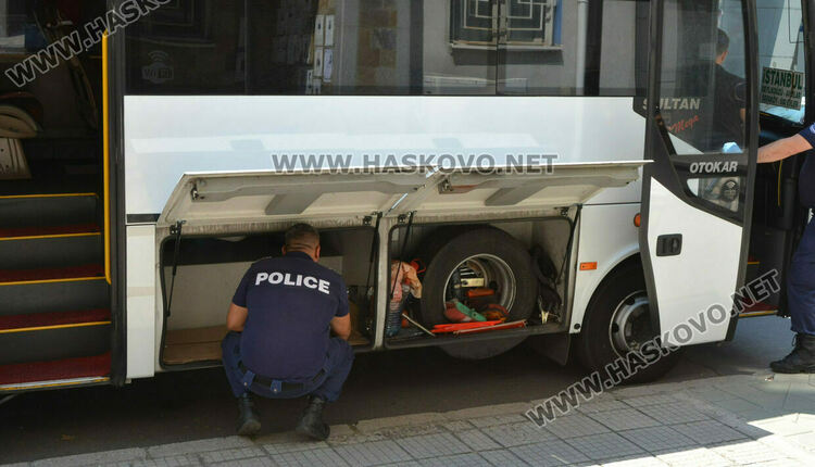 Откриха стоки менте в автобус