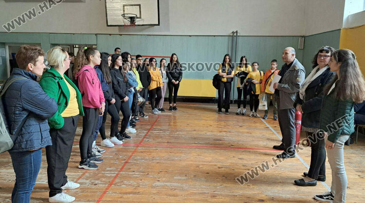 Отбор от Тополовград  представя областта на Националното състезание по защита при бедствия и аварии