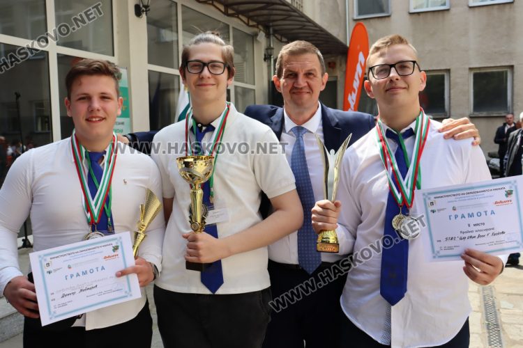 Нови технологии в производството на мебели и много стил показаха ученици в Националното състезание в Хасково