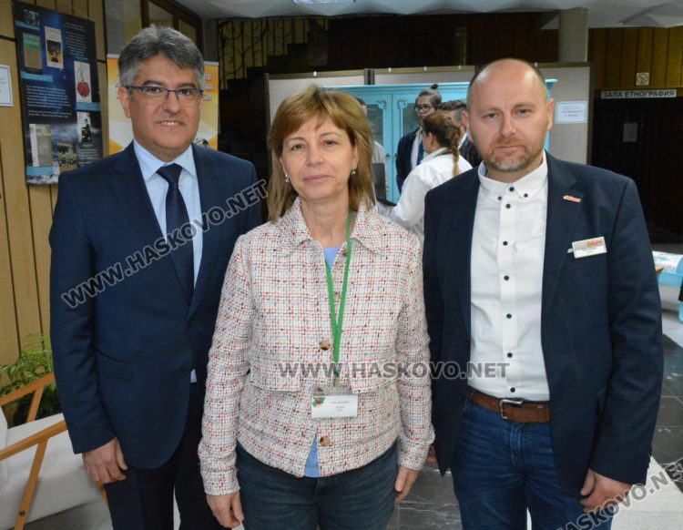 Нови технологии в производството на мебели и много стил показаха ученици в Националното състезание в Хасково