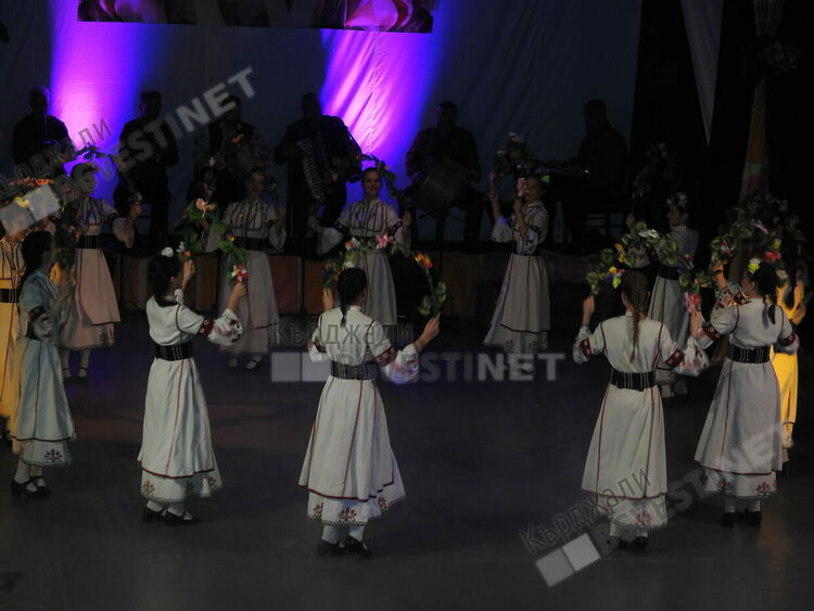 Тържество на българския дух, Домът на културата с юбилеен гала концерт