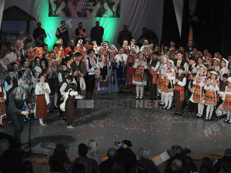 Тържество на българския дух, Домът на културата с юбилеен гала концерт