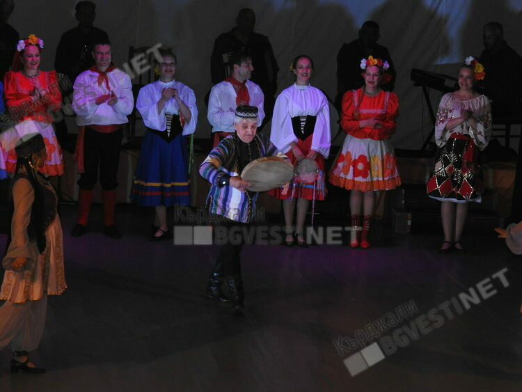 Тържество на българския дух, Домът на културата с юбилеен гала концерт