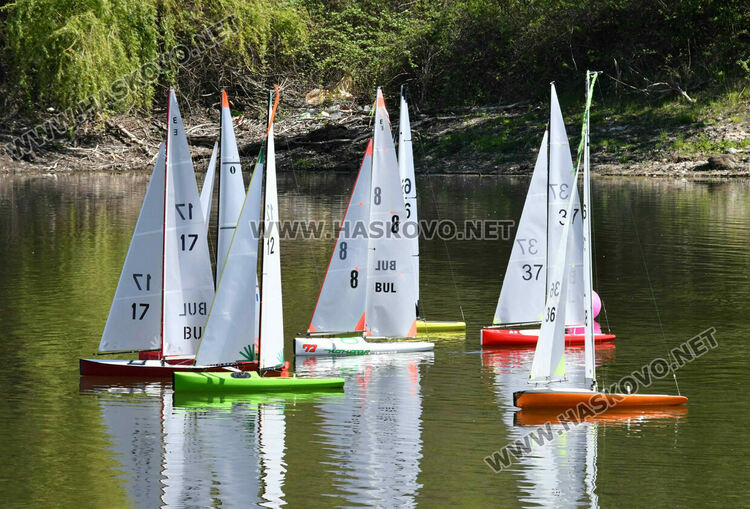 Около 100 състезатели се включиха в държавното по корабомоделен спорт край Харманли