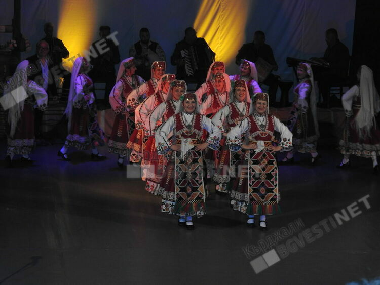 Тържество на българския дух, Домът на културата с юбилеен гала концерт