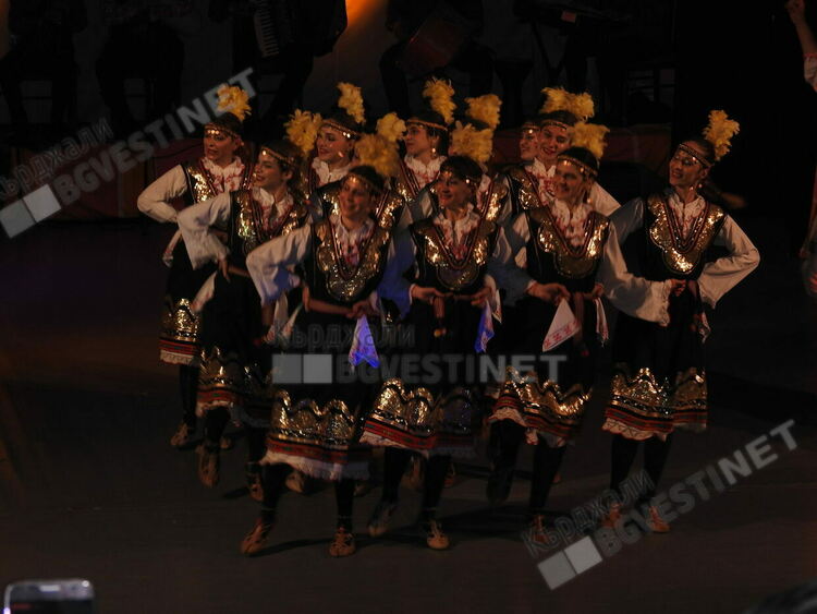 Тържество на българския дух, Домът на културата с юбилеен гала концерт