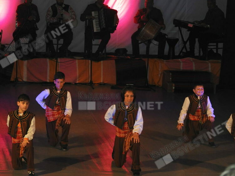 Тържество на българския дух, Домът на културата с юбилеен гала концерт