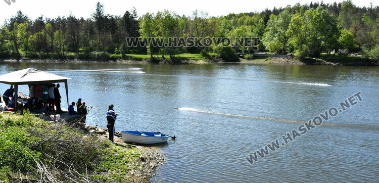 Около 100 състезатели се включиха в държавното по корабомоделен спорт край Харманли