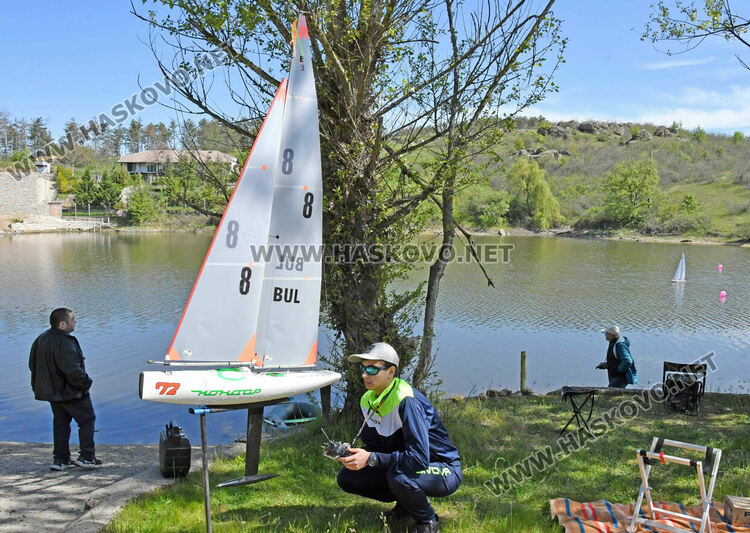 Около 100 състезатели се включиха в държавното по корабомоделен спорт край Харманли