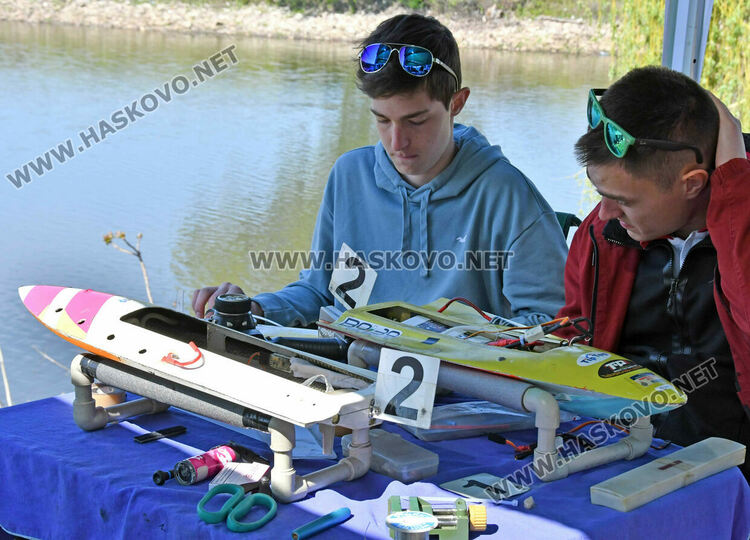 Около 100 състезатели се включиха в държавното по корабомоделен спорт край Харманли