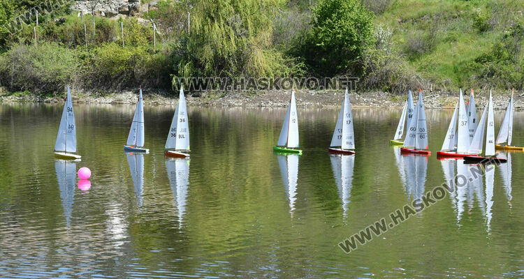 Около 100 състезатели се включиха в държавното по корабомоделен спорт край Харманли