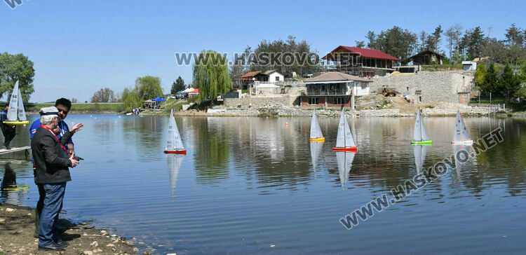 Около 100 състезатели се включиха в държавното по корабомоделен спорт край Харманли