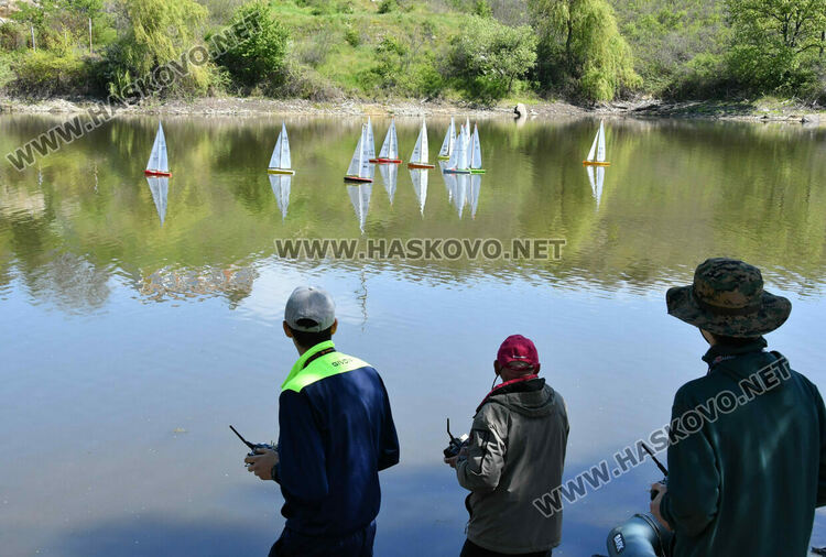 Около 100 състезатели се включиха в държавното по корабомоделен спорт край Харманли