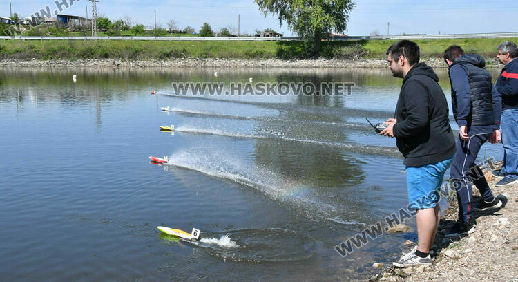Около 100 състезатели се включиха в държавното по корабомоделен спорт край Харманли
