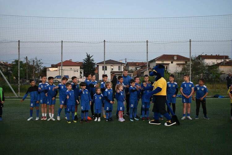 4 отбора се включиха в детски футболен турнир за празника на Харманли