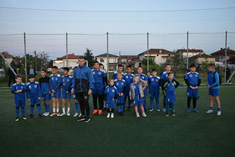 4 отбора се включиха в детски футболен турнир за празника на Харманли