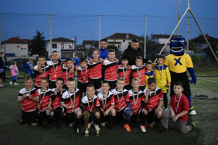 4 отбора се включиха в детски футболен турнир за празника на Харманли