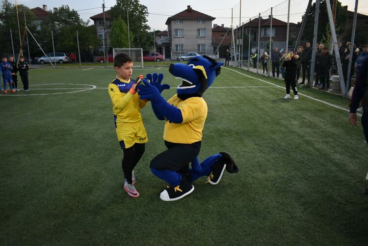 4 отбора се включиха в детски футболен турнир за празника на Харманли