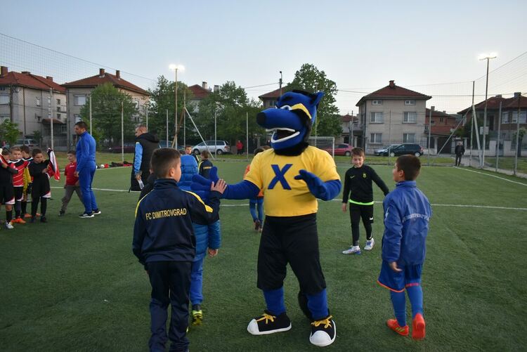 4 отбора се включиха в детски футболен турнир за празника на Харманли