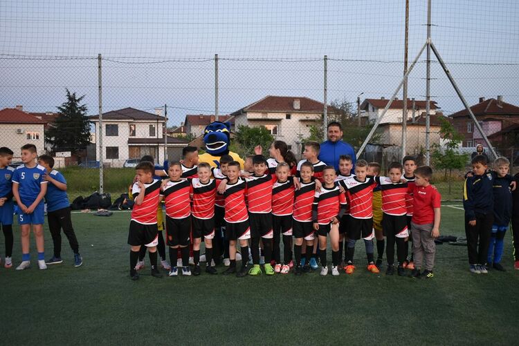 4 отбора се включиха в детски футболен турнир за празника на Харманли