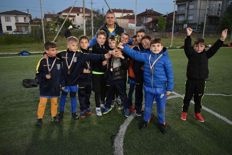 4 отбора се включиха в детски футболен турнир за празника на Харманли