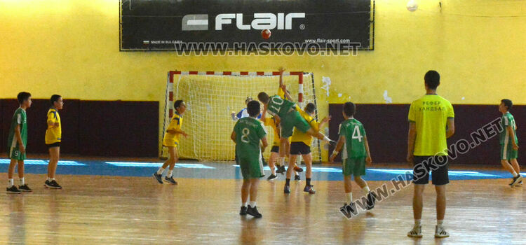Младите хандбалисти на „Асти 91“ се класираха за финалния турнир на държавното
