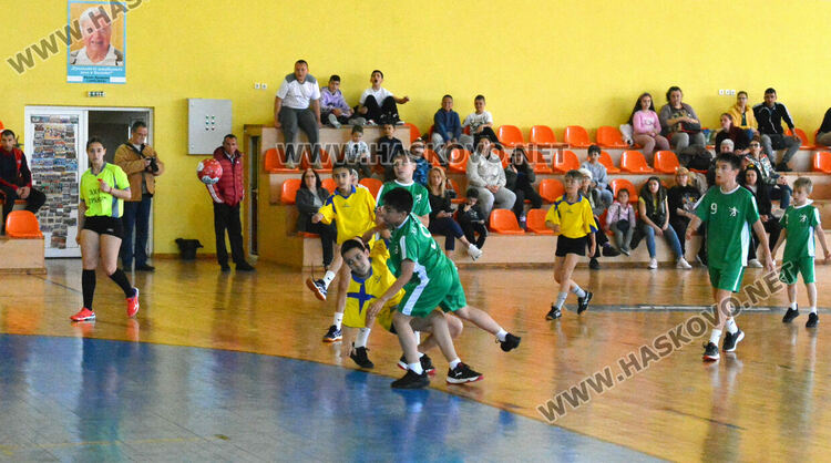 Младите хандбалисти на „Асти 91“ се класираха за финалния турнир на държавното