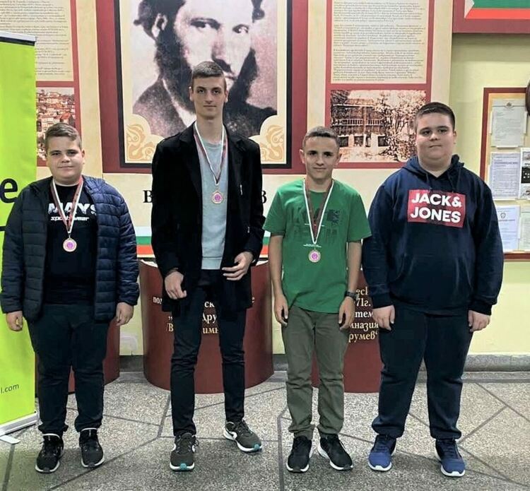 Три медала за възпитаниците на ПМГ-Хасково на пролетния турнир по информатика