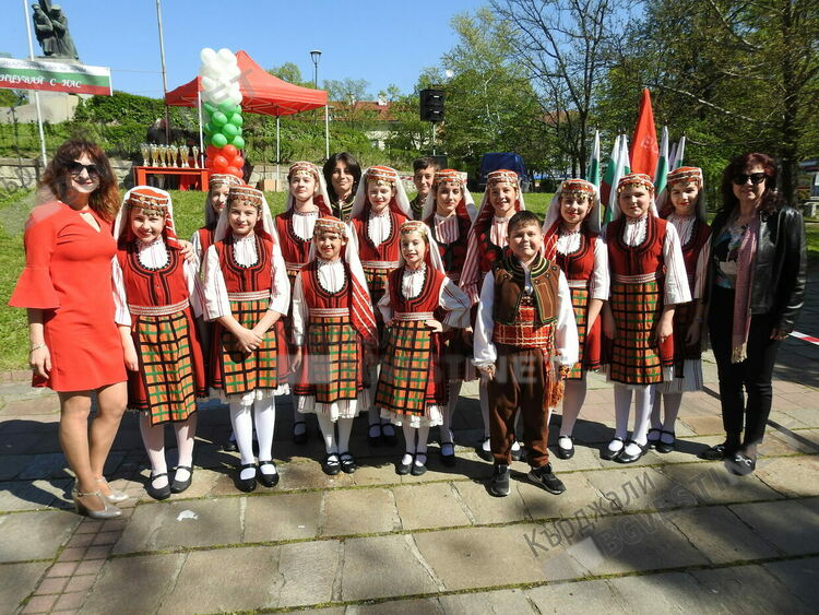  Отличиха най-младия български хореограф на Първомайското надиграване „Танцувай с нас” в Кърджали