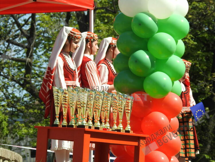  Отличиха най-младия български хореограф на Първомайското надиграване „Танцувай с нас” в Кърджали