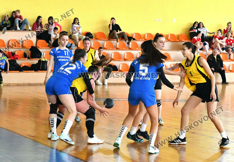 Тимът по хандбал при девойките  от Хасково стартира на националните финали на ученическите игри