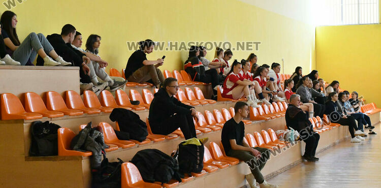 Тимът по хандбал при девойките  от Хасково стартира на националните финали на ученическите игри