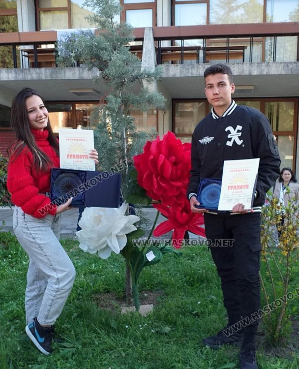 Награди от три национални конкурса за хасковски ученици