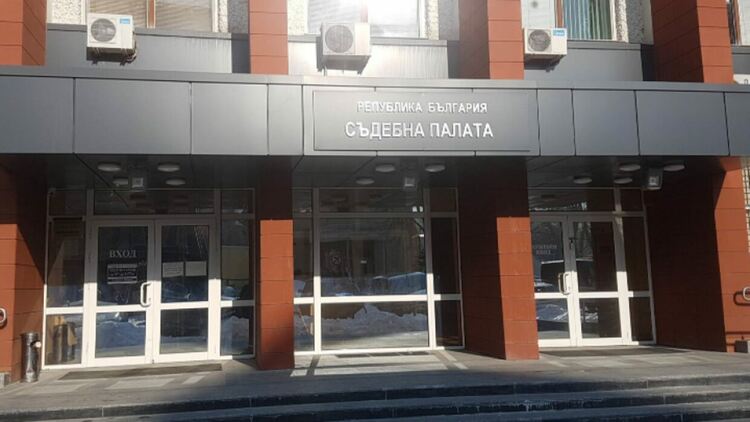 Служители от Съдебен регион Перник излязоха на протест във връзка с инцидента с главния прокурор