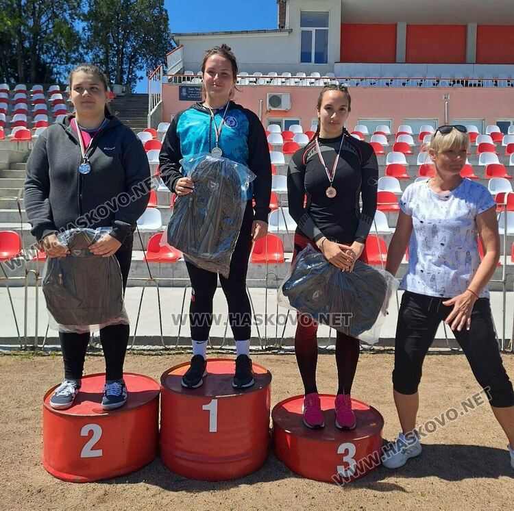 Мария Габрова отбеляза нов личен резултата на мятане на диск и грабна златото в Казанлък